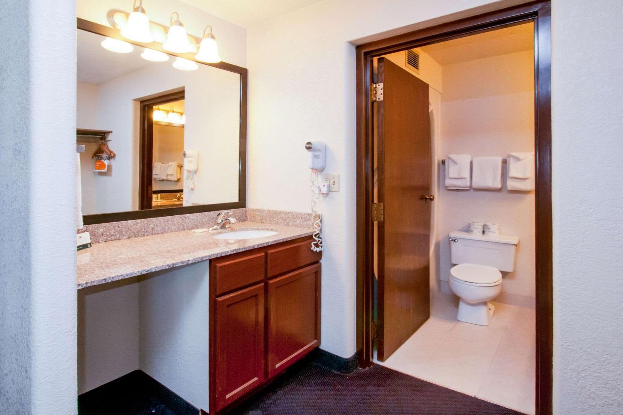 Quality Inn Stadium Area Green Bay Eksteriør bilde